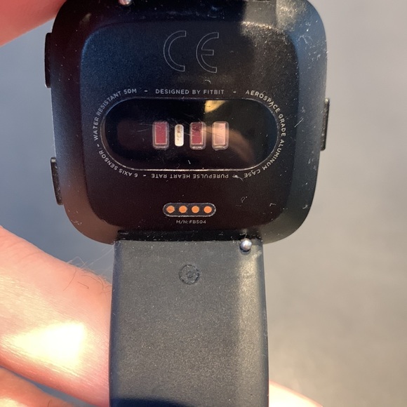 Fitbit Versa - Picture 3 of 3